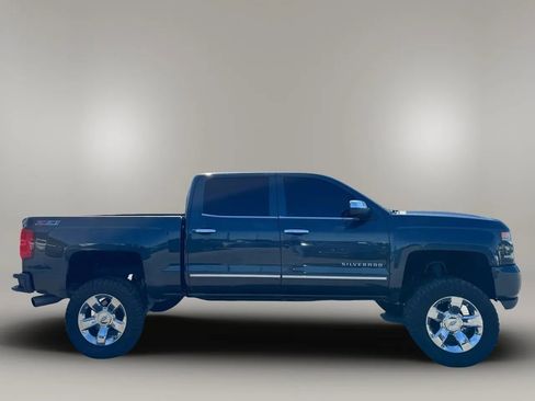 Used 2017 Chevrolet Silverado 1500 LTZ Z71 w/ LTZ Plus Package AWD/4WD image 4