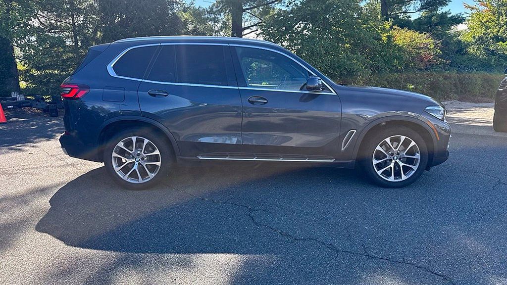 Used 2022 BMW X5 xDrive40i w/ Premium Package AWD/4WD image 11