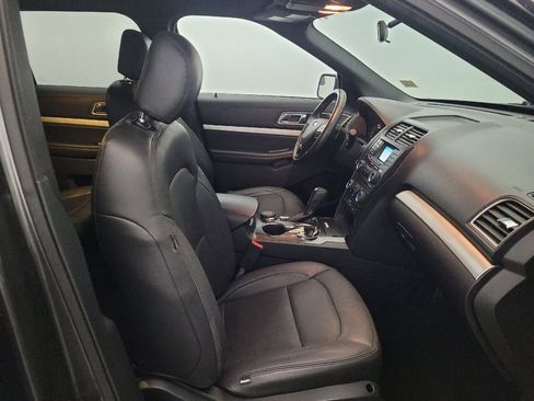 Used 2017 Ford Explorer XLT AWD/4WD image 21