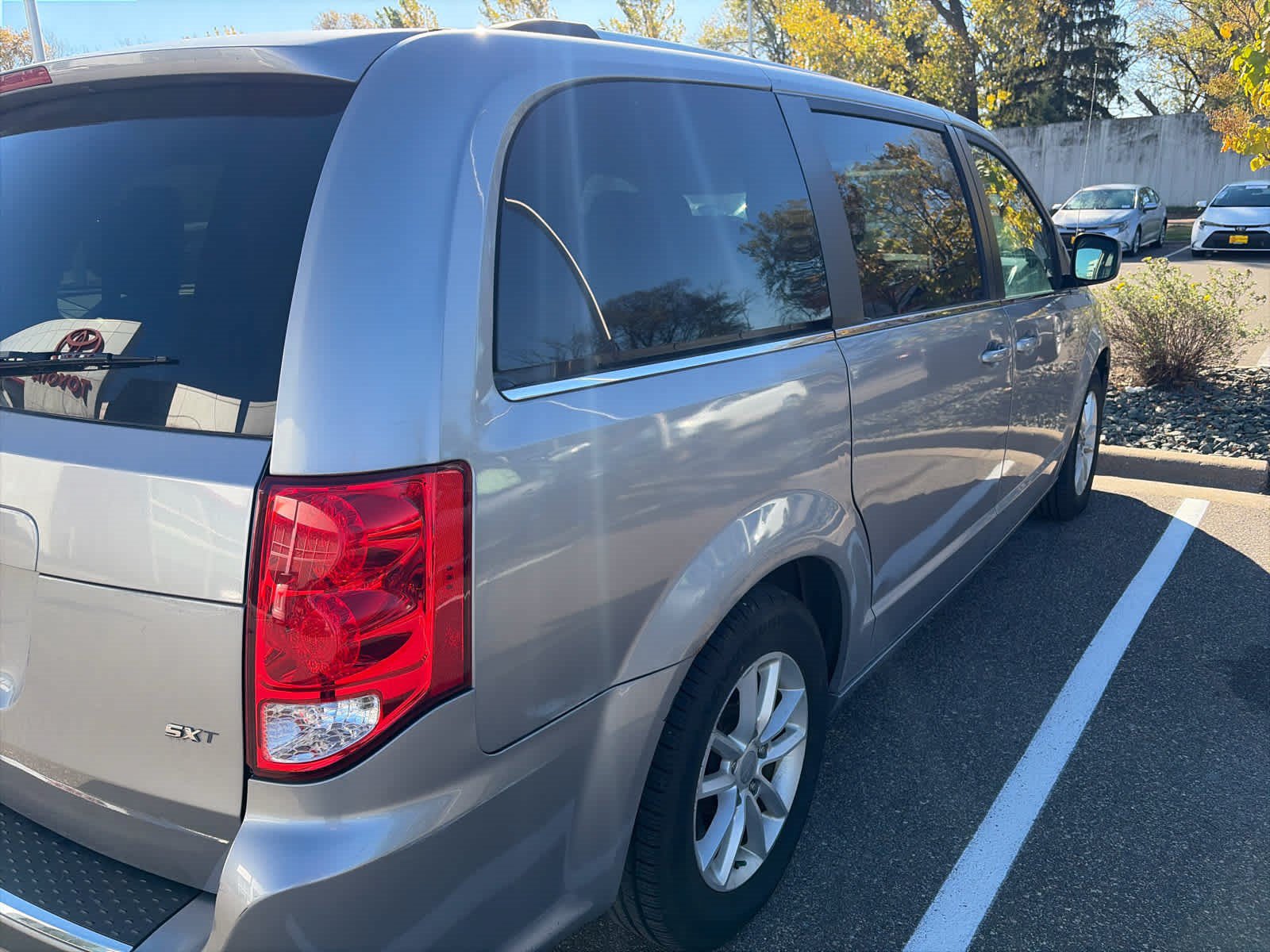 Used 2020 Dodge Grand Caravan SXT FWD image 6