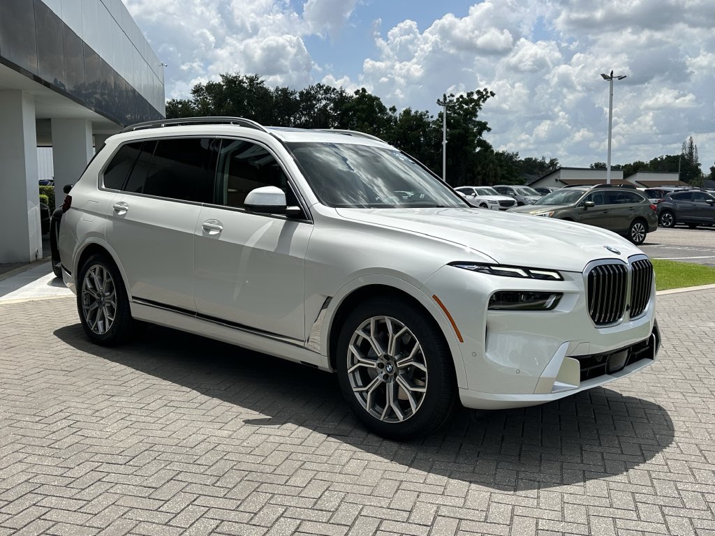 Used 2024 BMW X7 xDrive40i AWD/4WD image 9