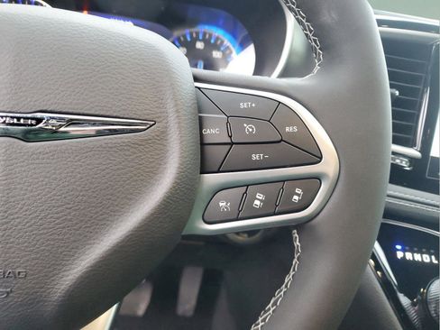 New 2026 Chrysler Pacifica Select image 14