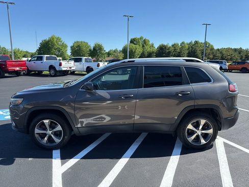 Used 2019 Jeep Cherokee Limited AWD/4WD image 5