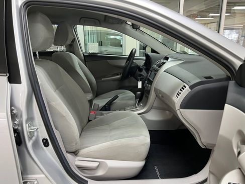 Used 2013 Toyota Corolla LE image 19