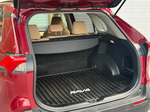 Used 2019 Toyota RAV4 XLE image 12