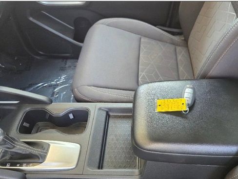 Used 2025 Nissan Frontier SV RWD image 8