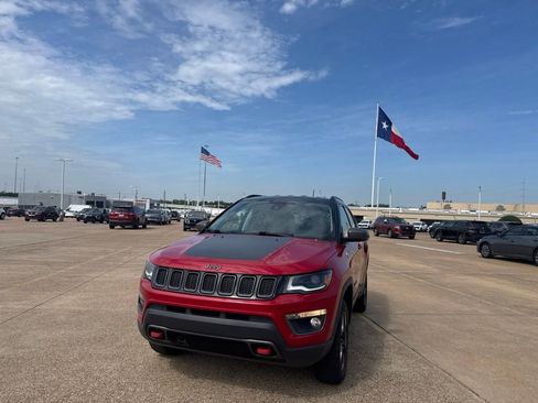 Used 2018 Jeep Compass Trailhawk w/ Leather Interior Group AWD/4WD image 6