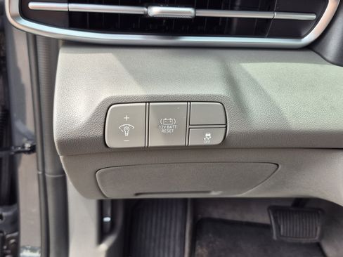 Used 2025 Hyundai Elantra Hybrid FWD image 26