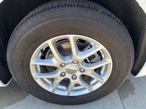 Used 2025 Chrysler Pacifica Select image 10