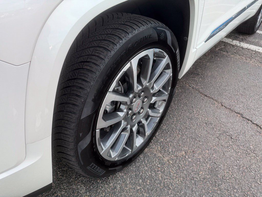 Used 2021 GMC Acadia Denali w/ Denali Technology Package FWD image 10