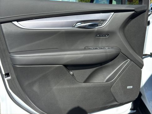 Used 2025 Cadillac XT6 Luxury image 10
