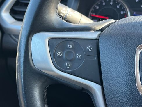 Used 2023 GMC Acadia SLT image 30