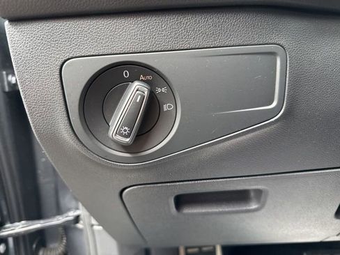 Certified 2022 Volkswagen Tiguan SE R-Line AWD/4WD image 11