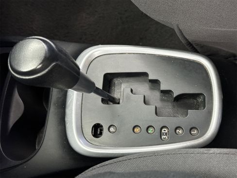 Used 2015 Toyota Yaris LE image 27