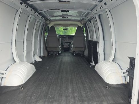 Used 2016 GMC Savana 2500 RWD image 11
