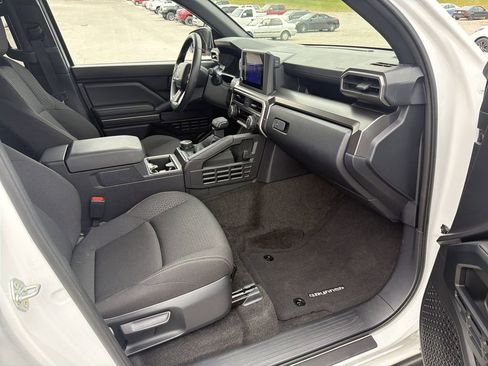 Certified 2025 Toyota 4Runner SR5 AWD/4WD image 34