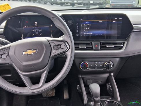 Used 2025 Chevrolet TrailBlazer LS w/ LS Convenience Package FWD image 15