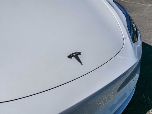 Used 2022 Tesla Model Y Long Range image 12