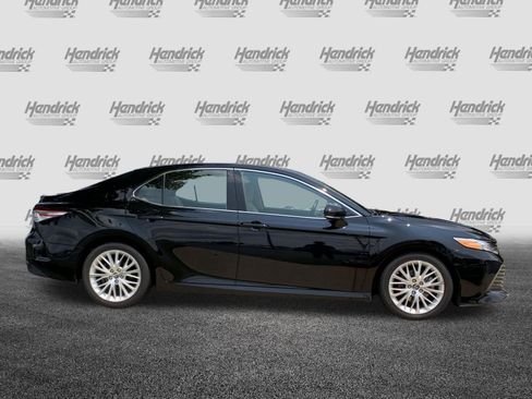 Used 2019 Toyota Camry XLE w/ Navigation Package FWD image 11