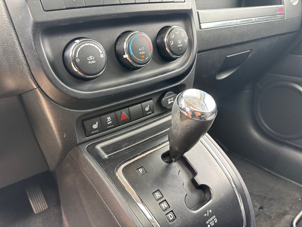 Used 2015 Jeep Patriot Latitude w/ Sun/Sound Group AWD/4WD image 15