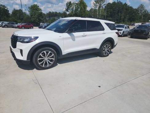 Used 2025 Ford Explorer ST-Line AWD/4WD image 7