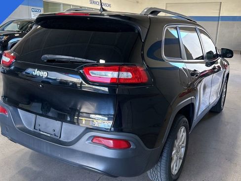 Used 2018 Jeep Cherokee Latitude Plus image 3