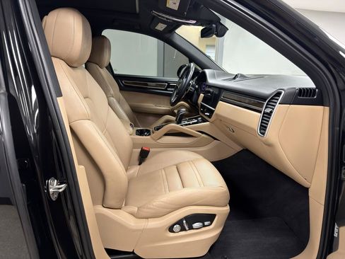 Used 2021 Porsche Cayenne AWD/4WD image 10