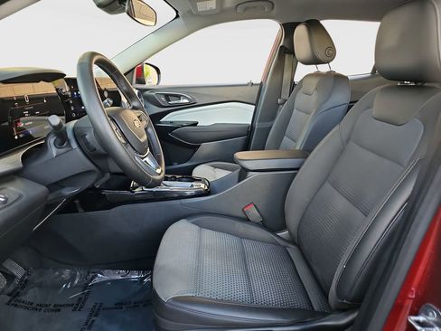 Used 2024 Chevrolet Trax LT w/ Driver Confidence Package FWD image 16