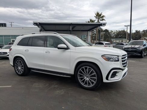 Used 2025 Mercedes-Benz GLS 450 4MATIC image 2