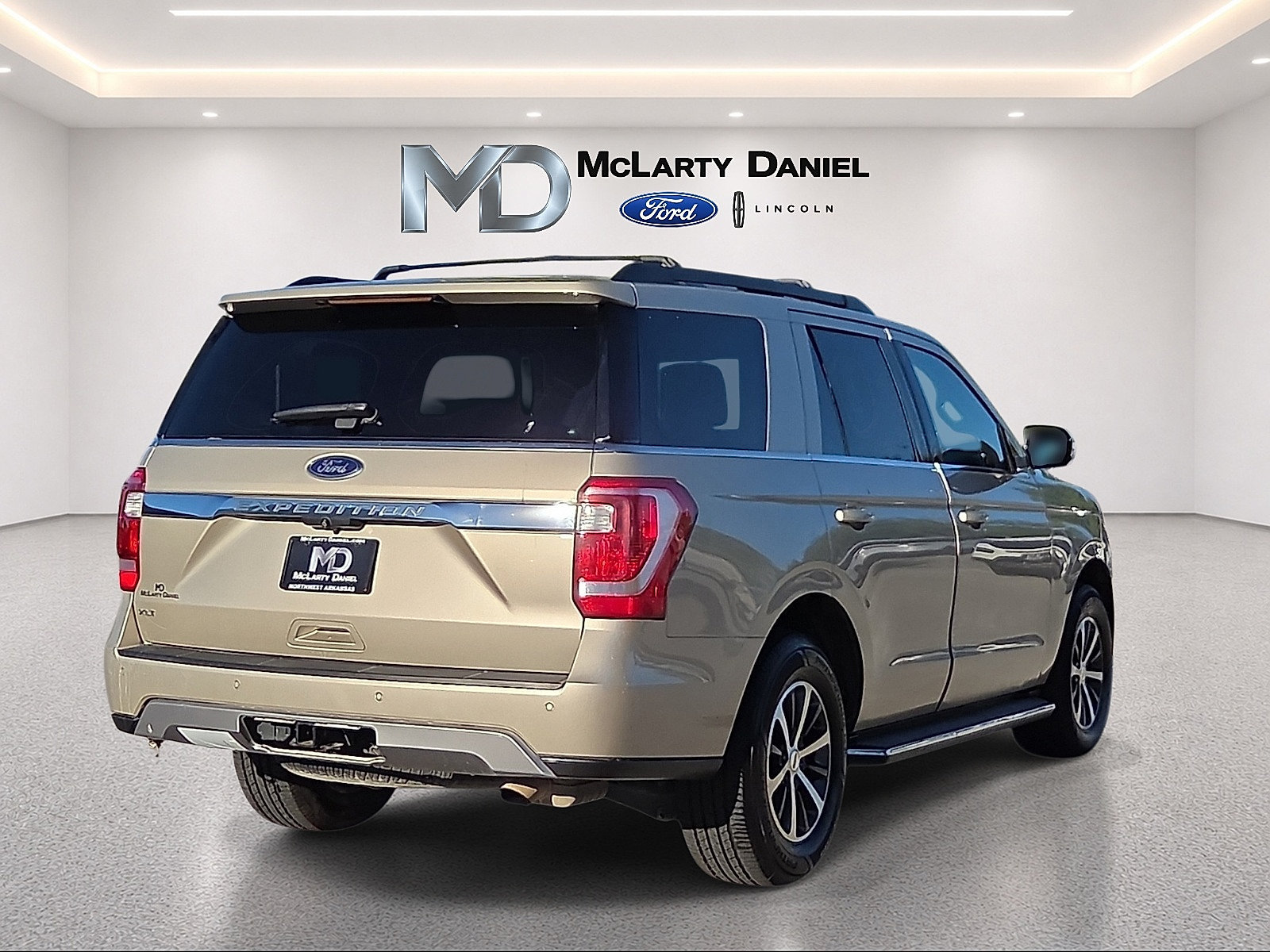 Used 2018 Ford Expedition XLT w/ Equipment Group 202A RWD image 5