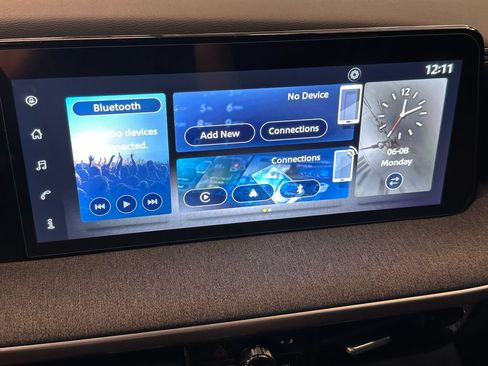 Used 2025 Nissan Kicks SV FWD image 13