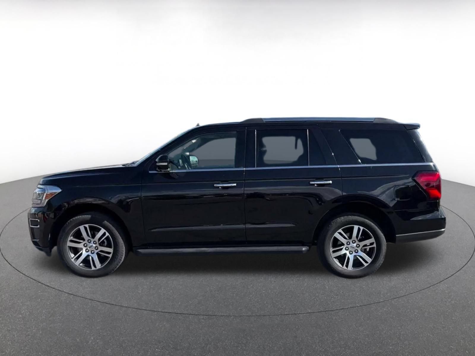 Used 2024 Ford Expedition Limited AWD/4WD image 8