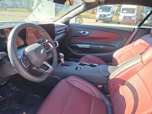 Used 2025 Ford Mustang Premium image 23