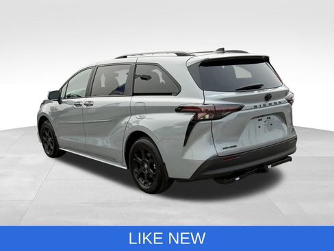 Used 2026 Toyota Sienna XLE Woodland Edition AWD/4WD image 11