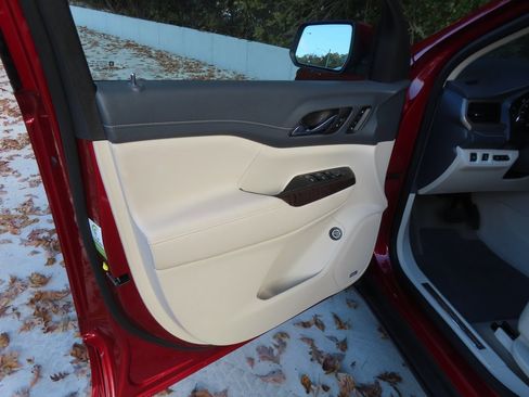 Used 2023 GMC Acadia Denali w/ Denali Ultimate Package image 32