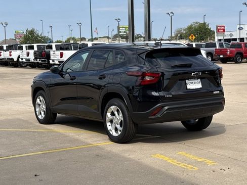 New 2026 Chevrolet Trax LS w/ LS Convenience Package FWD image 9