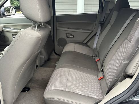 Used 2010 Jeep Grand Cherokee Laredo w/ Popular Equipment Group AWD/4WD image 15