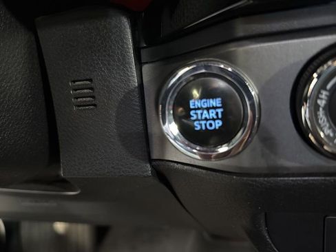 Used 2016 Toyota Tacoma SR image 44