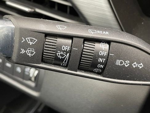 Used 2025 GMC Acadia Elevation image 25