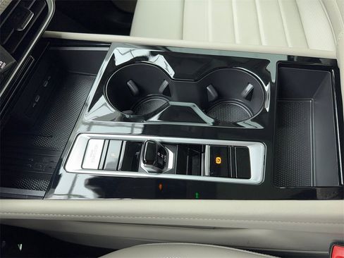 Used 2025 Volkswagen Atlas SEL image 28