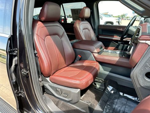 Used 2022 Ford Expedition Limited image 26