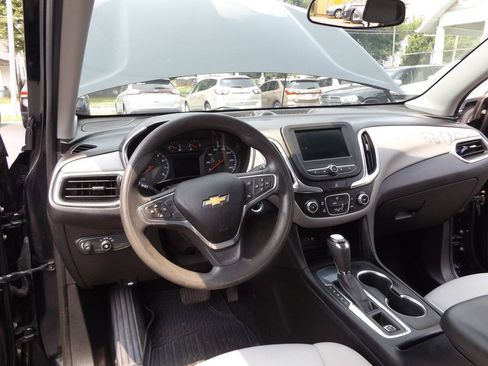Used 2019 Chevrolet Equinox LS FWD image 17
