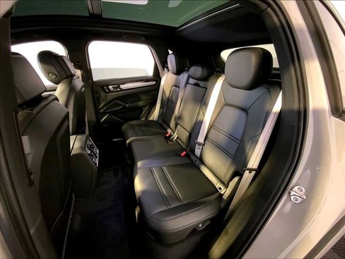 Certified 2023 Porsche Cayenne Platinum Edition AWD/4WD image 24