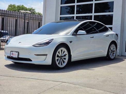 Used 2023 Tesla Model 3 Standard Range image 9