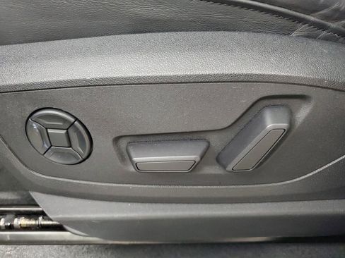 Used 2022 Audi e-tron Premium image 21
