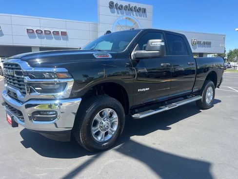 Used 2026 RAM 2500 Big Horn AWD/4WD image 4