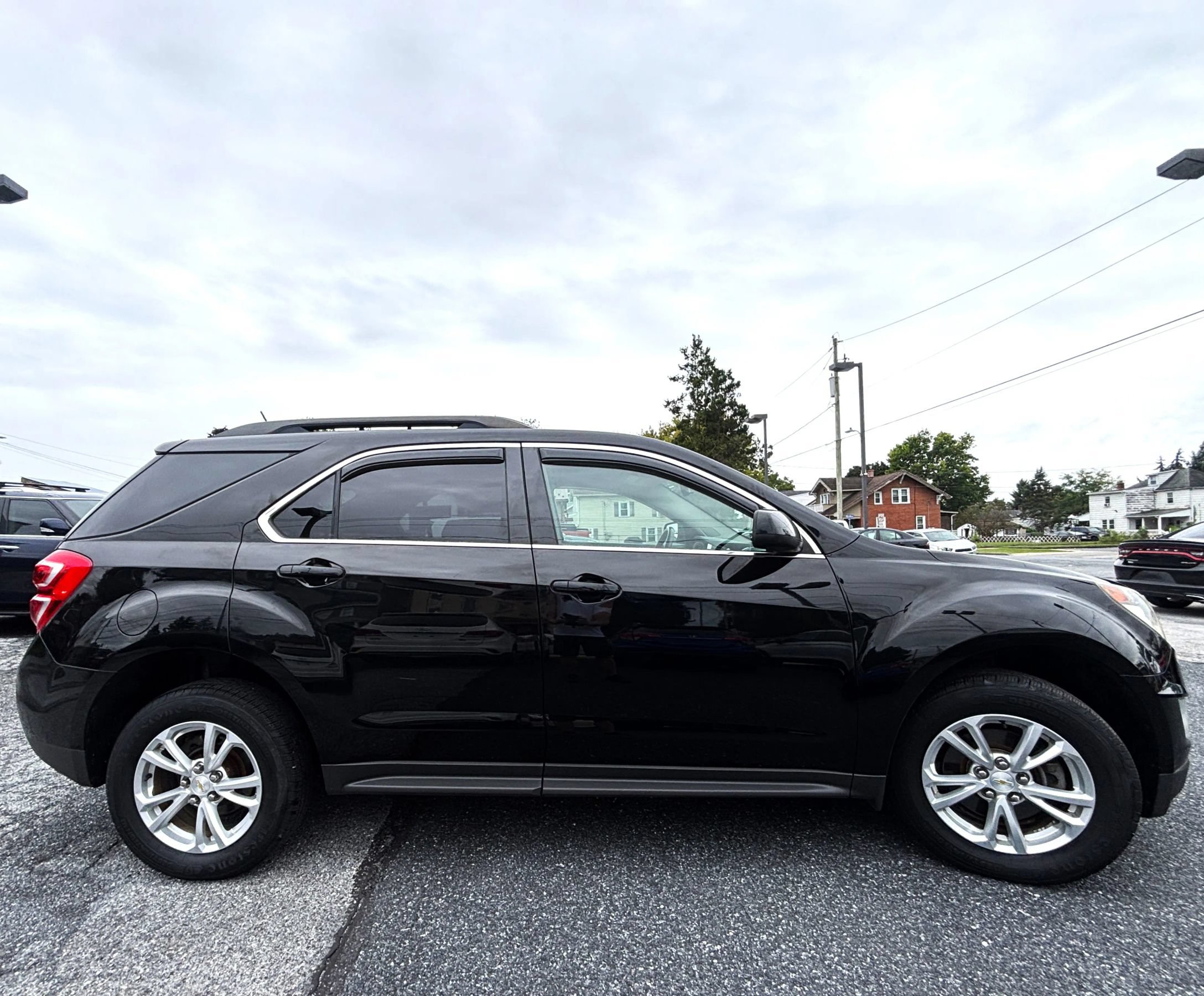 Used 2017 Chevrolet Equinox LT w/ Driver Confidence Package II AWD/4WD image 6