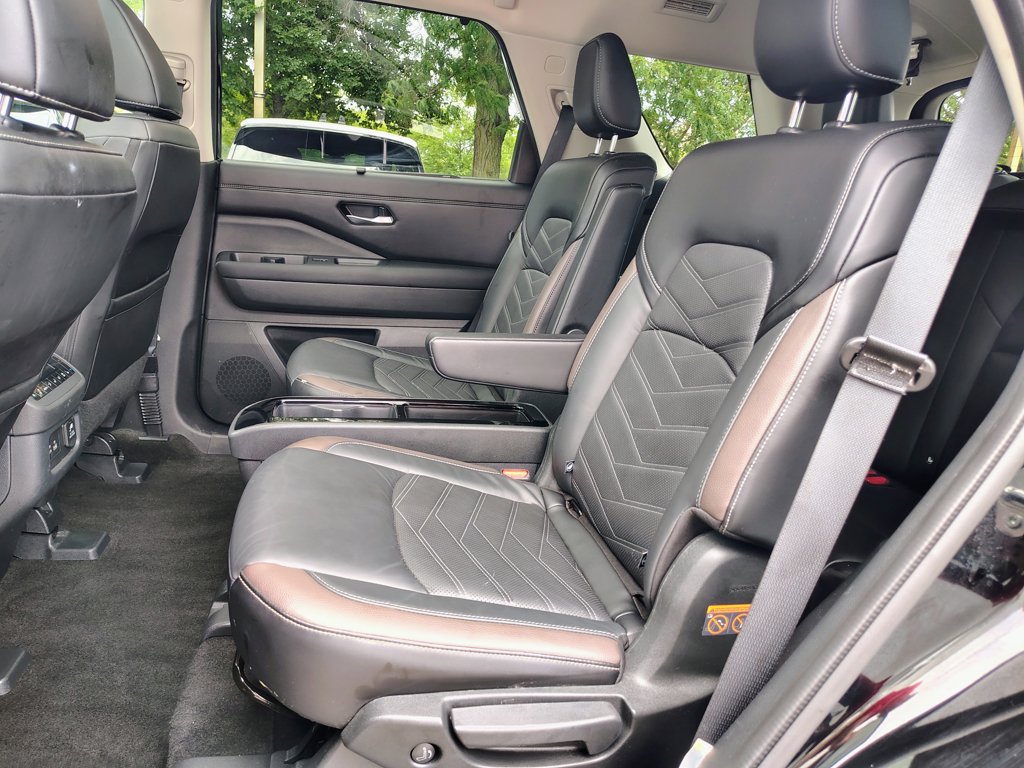 Used 2024 Nissan Pathfinder Platinum AWD/4WD image 37