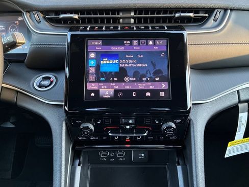 New 2025 Jeep Grand Cherokee Laredo X w/ Luxury Tech Group I image 19