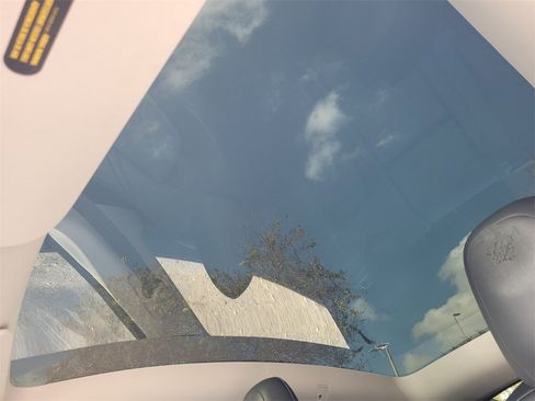 Used 2022 Tesla Model Y Performance image 12